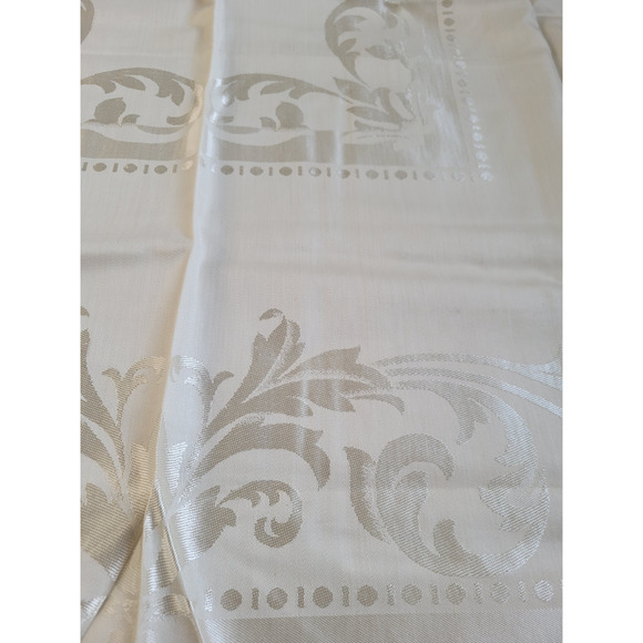VTG White Damask Metallic Home Dining Tablecloth & Napkins 49.5"x48.5" & 12"x12" - Picture 5 of 13